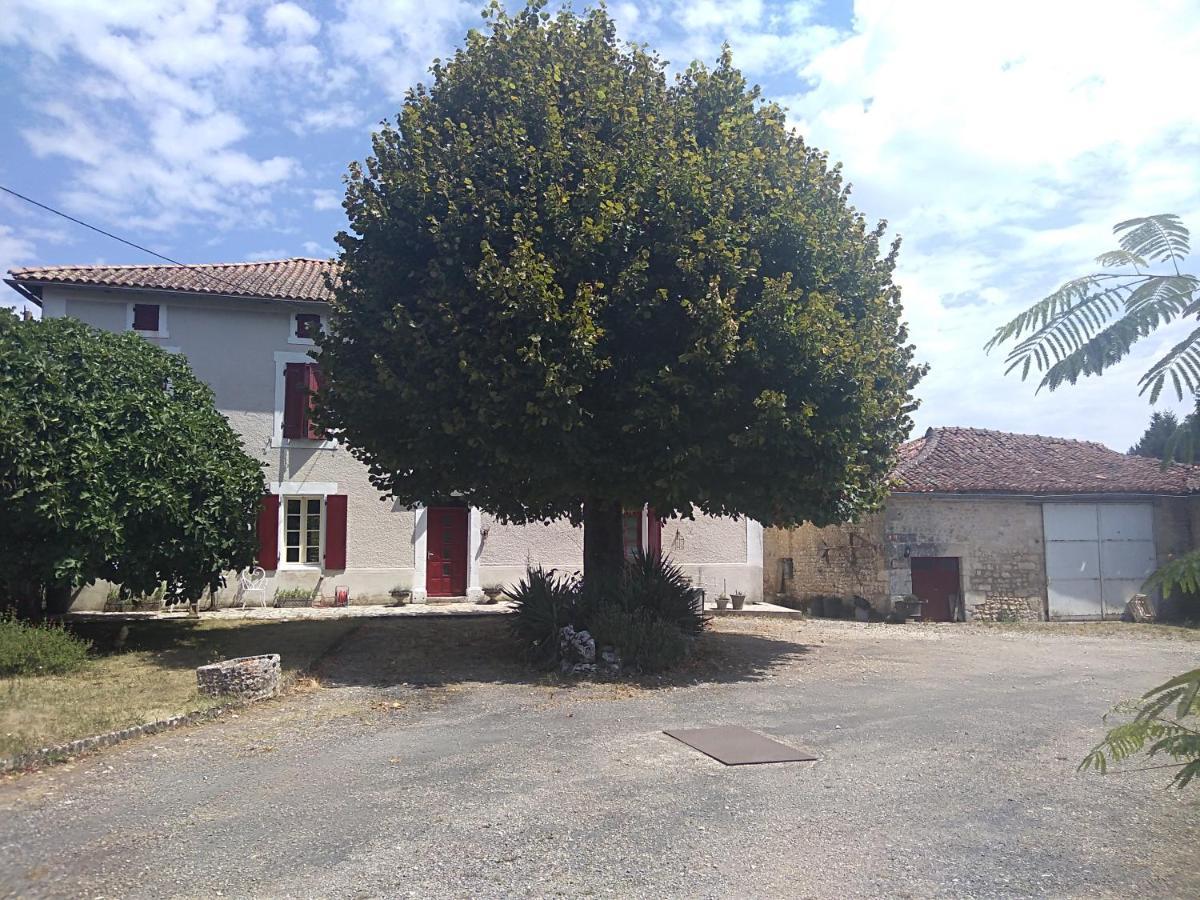Gites Les Lignons Champniers  Exterior photo