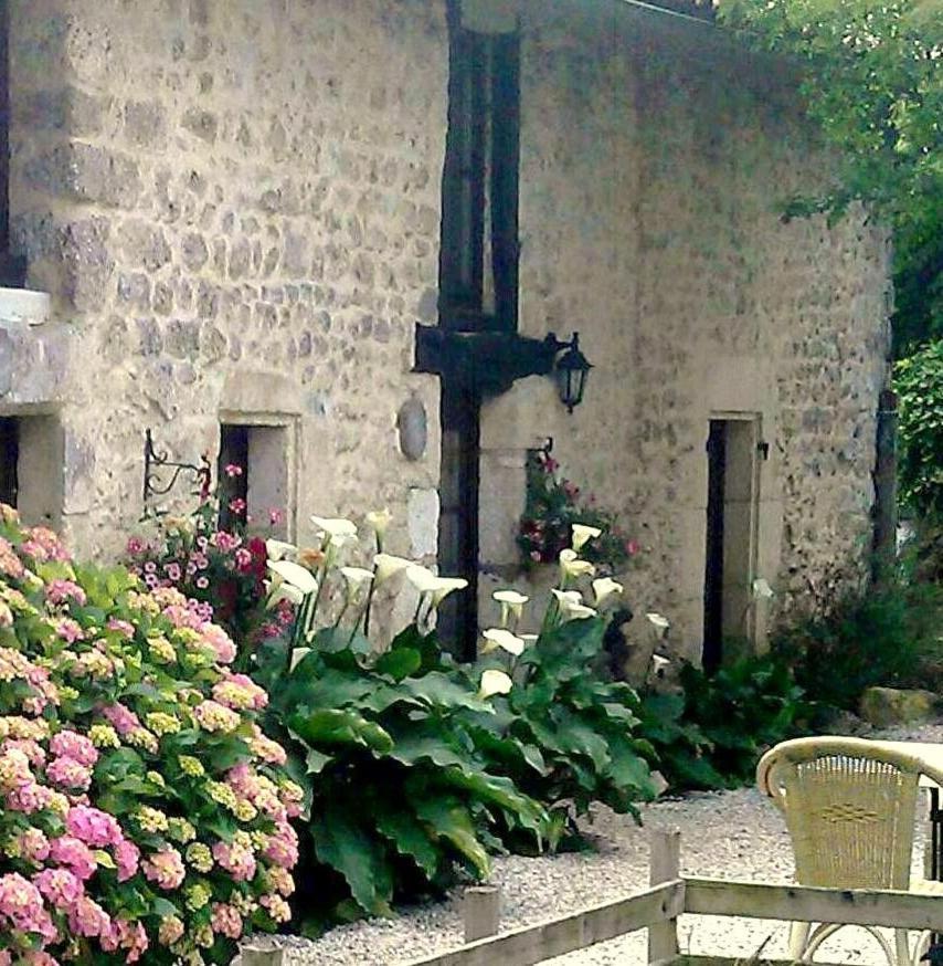 Gites Les Lignons Champniers  Exterior photo